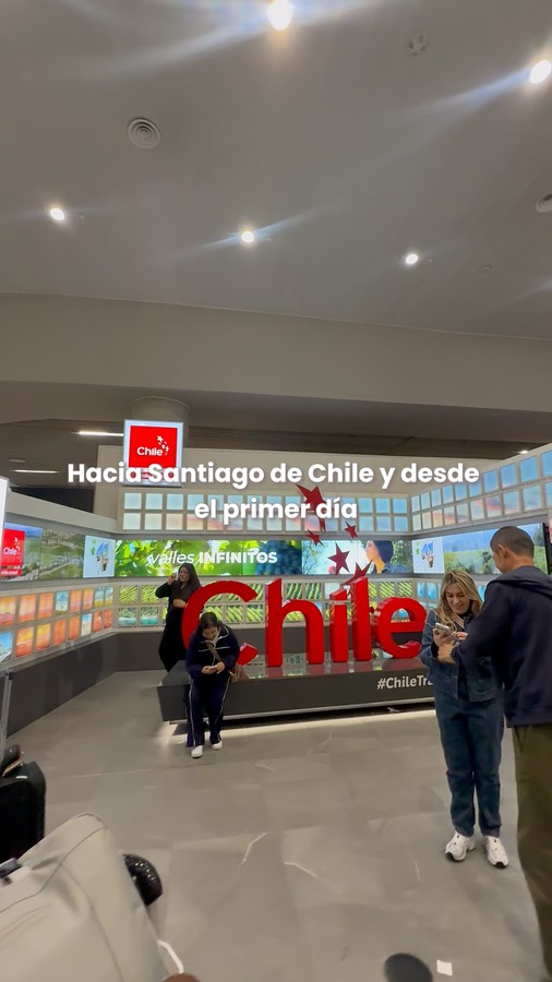 Llegada del grupo Transtour al aeropuerto de Santiago de Chile