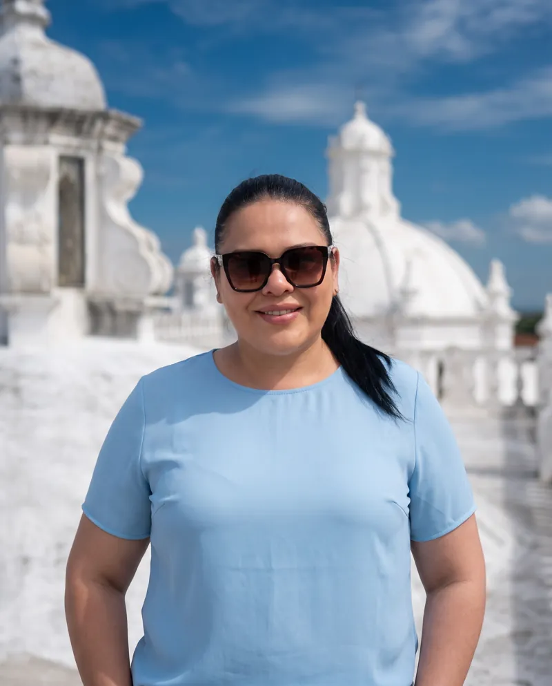 Jackie Velázquez, guía · supervisora de tours premium · encargada de cobros de Go Travel Transtour, acompaña los tours a Nicaragua, Panamá