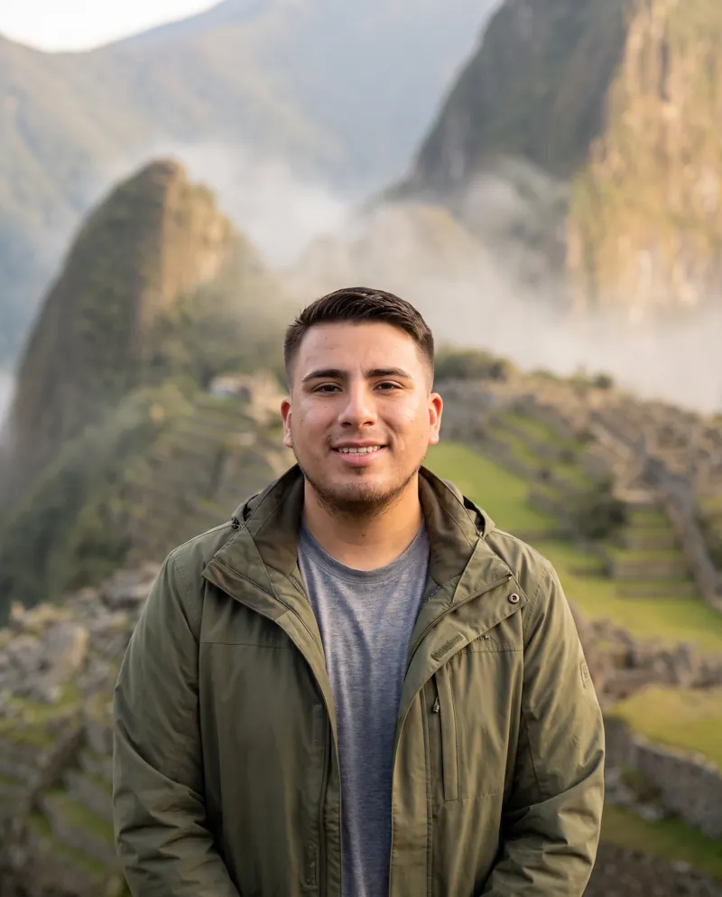 Josué Madrigal — Explorador y guía principal Josué Madrigal, explorador y guía principal de Go Travel Transtour, acompaña los tours a Todos los tours, Próximamente Europa