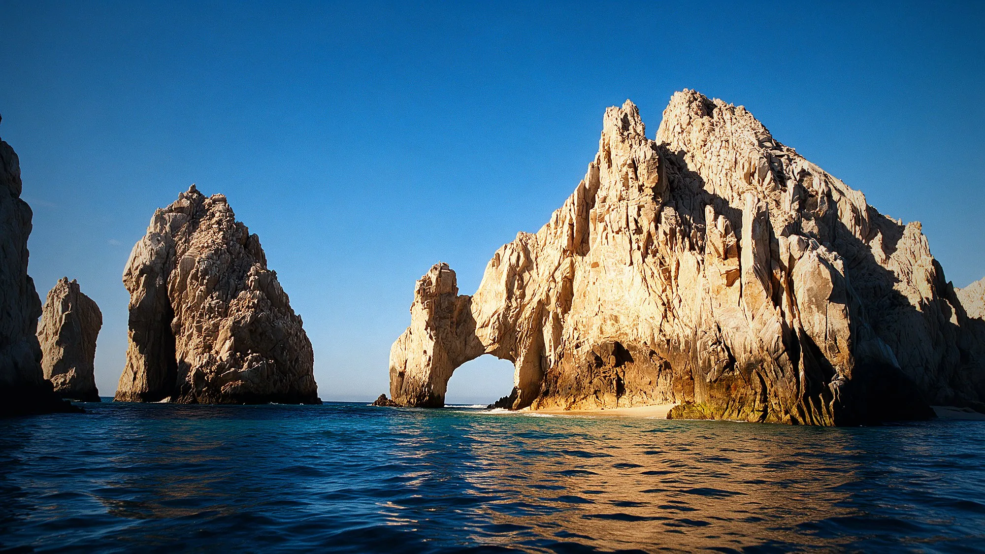 El Arco de Cabo San Lucas visto desde el mar · Tour a Los Cabos con Transtour