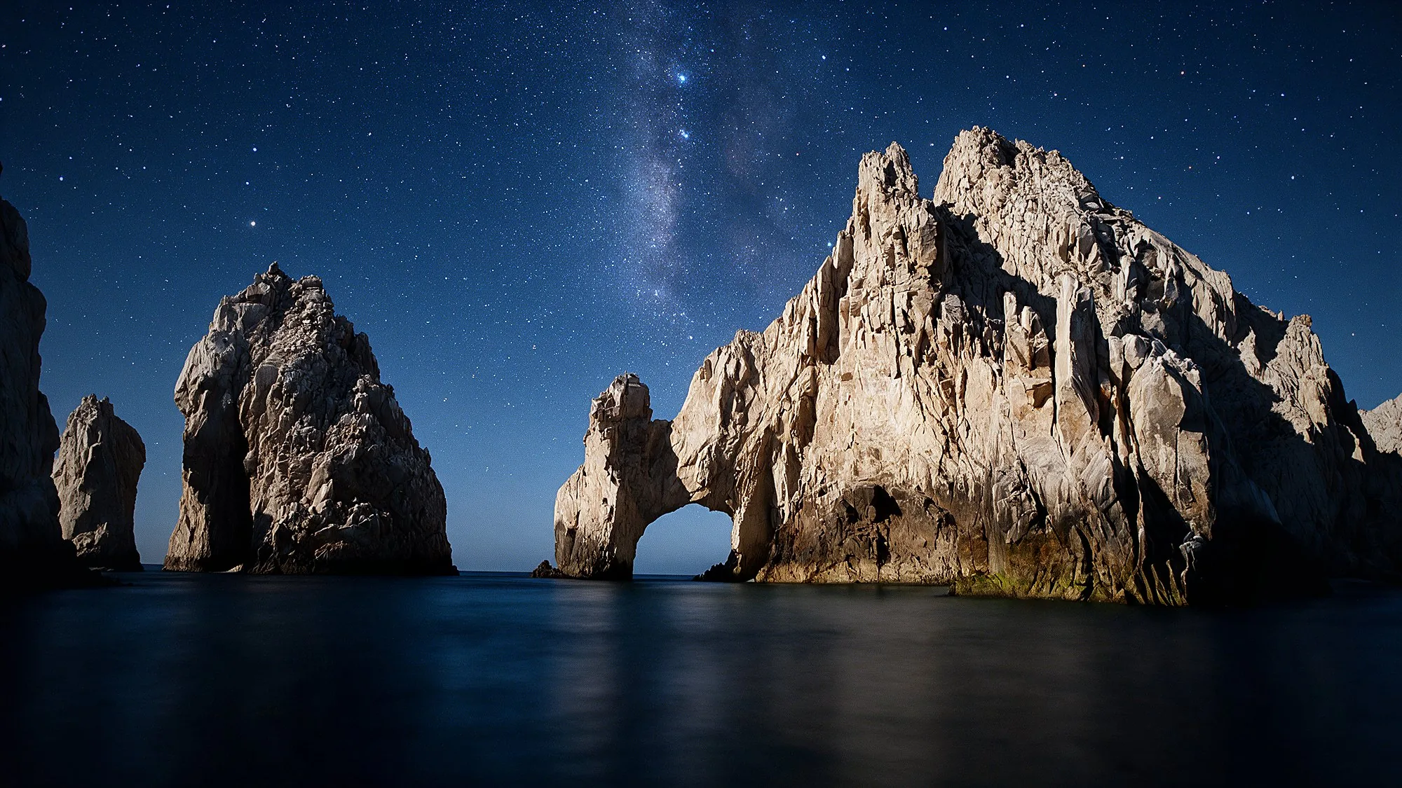 El Arco de Cabo San Lucas de noche, bajo las estrellas · Tour a Los Cabos con Transtour